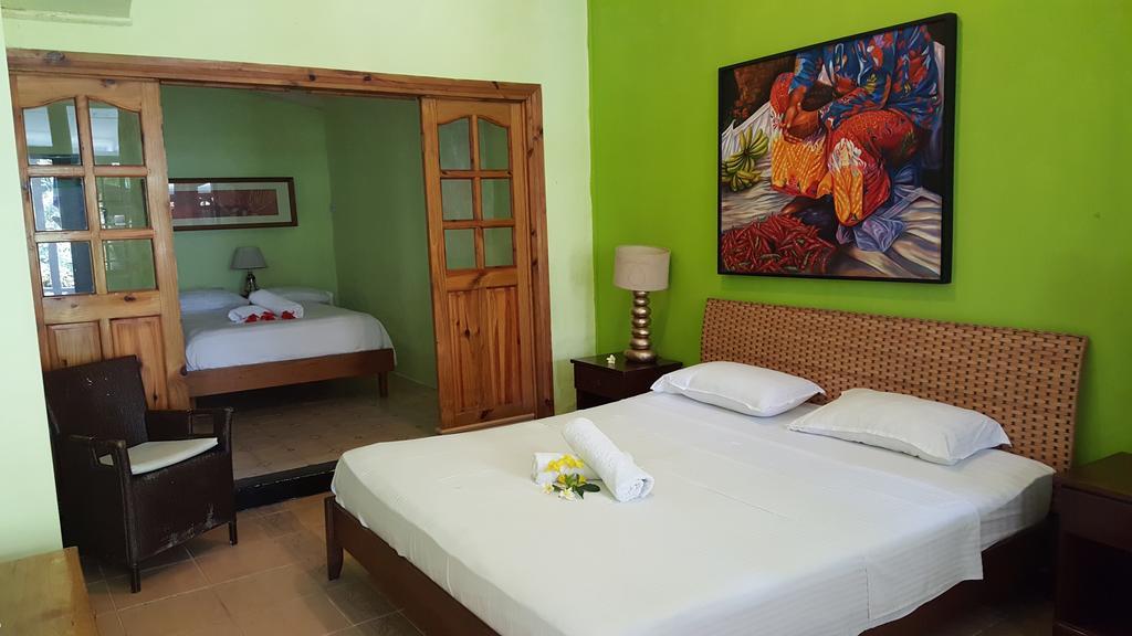 Beau Vallon Bungalows Екстер'єр фото