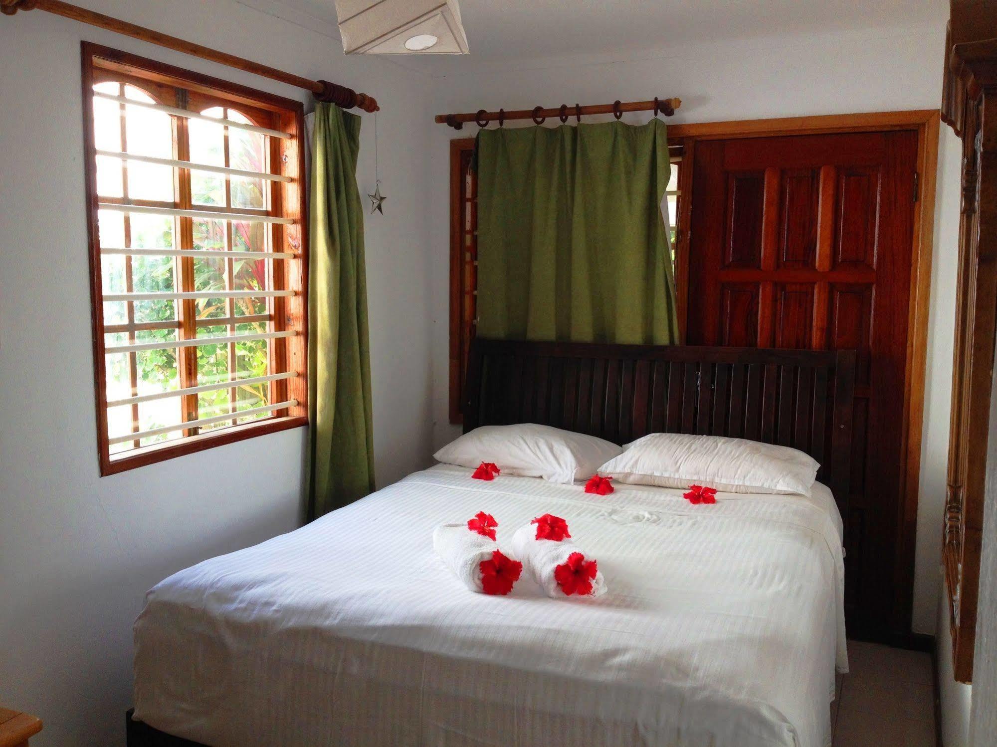 Beau Vallon Bungalows Екстер'єр фото